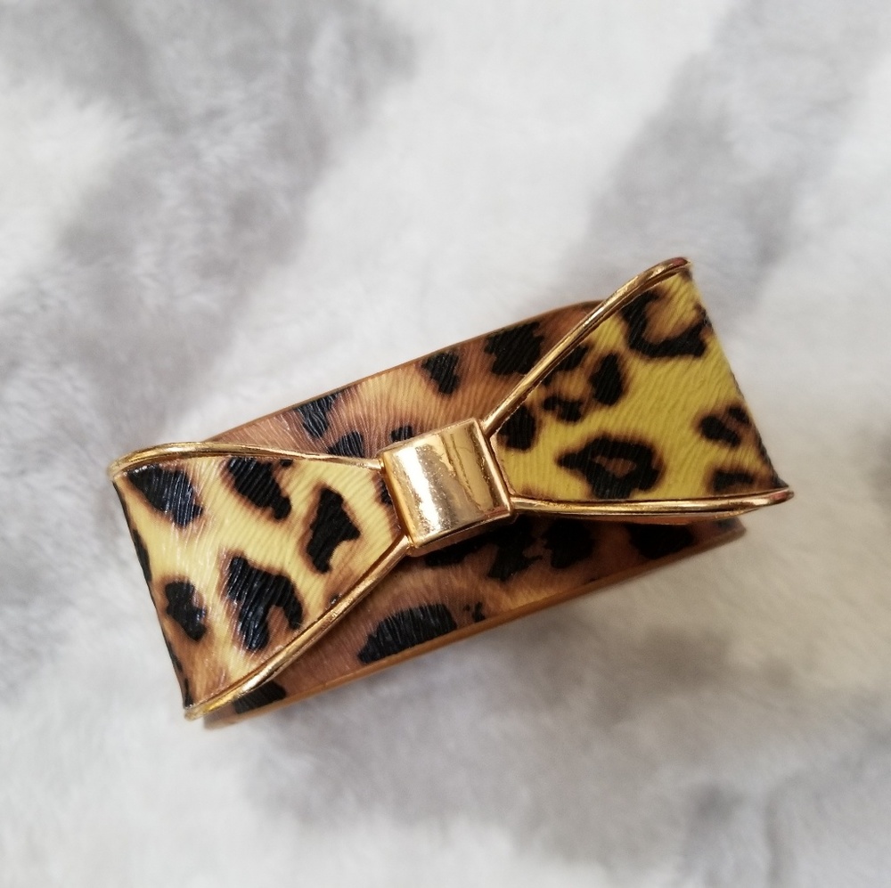 Animal print bow bracelet